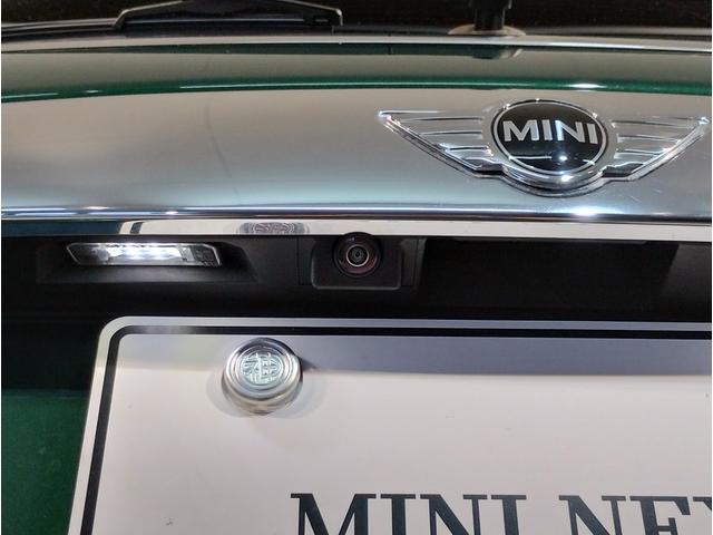 コンパクトなＭＩＮＩですが、後部座席のシートアレンジにより、荷室を広げ、あらゆるシチュエーションにご対応が可能で御座います。