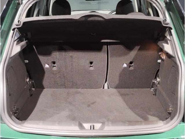 ＭＩＮＩはスペアタイヤを搭載しておりません。スペアタイヤをなくすことにより、荷室を従来よりも広くとることが出来ております。現在のＭＮＩはコンパクトボディーに機能性を搭載しております。