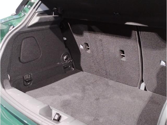 防犯のためにリアガラスにフィルムを施工することも可能で御座います。金額につきましてはお気軽にお問い合わせくださいませ。