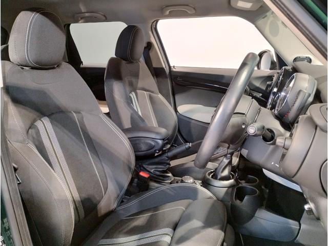 シートは使用感の気になるポイントの一つだと思います。拡大したお写真を撮影してお送りすることも可能で御座います。お気軽にお問い合わせくださいませ。