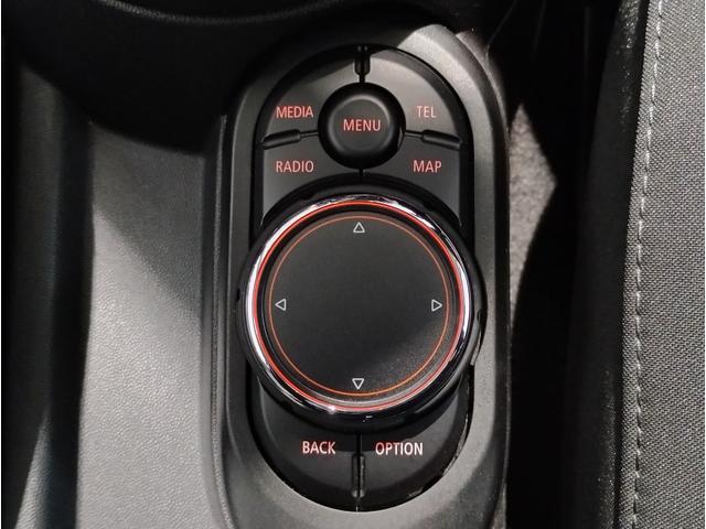 ＭＩＮＩはドアが分厚いです。衝突によりドアがつぶれてしまった場合にも外からいち早くドアを開けれるよう考えられています。数十秒の救出の遅れが命につながりかねない場合、こういった配慮が重要なポイントです。