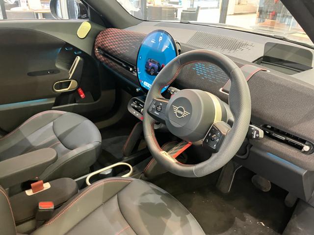 MINI JCW エースマンE ジョンクーパーワークス・トリム 弊社デモカー ドライビングアシスト アダプティブLEDライト 純正20AW シートヒーター ステアリングヒーター 全方位 ヘッドアップディスプレイ Apple Carplay Android Auto(15枚目)