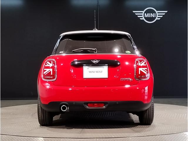 ＭＩＮＩ クーパーＤ　チリレッド　ホワイトルーフ　ペッパーＰＫＧ　デジタルメーター　ヘッドアップディスプレイ　アンビエントライト　ドライビングアシスト　ＨＤＤナビ　リヤビューカメラ　コンフォートアクセス　前後障害物センサー（9枚目）