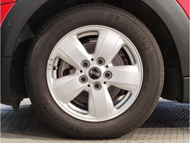 ＭＩＮＩ クーパーＤ　チリレッド　ホワイトルーフ　ペッパーＰＫＧ　デジタルメーター　ヘッドアップディスプレイ　アンビエントライト　ドライビングアシスト　ＨＤＤナビ　リヤビューカメラ　コンフォートアクセス　前後障害物センサー（18枚目）