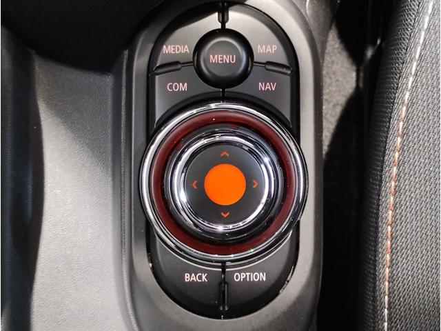 ＭＩＮＩ クーパーＤ　チリレッド　ホワイトルーフ　ペッパーＰＫＧ　デジタルメーター　ヘッドアップディスプレイ　アンビエントライト　ドライビングアシスト　ＨＤＤナビ　リヤビューカメラ　コンフォートアクセス　前後障害物センサー（23枚目）