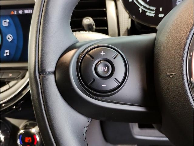 ＭＩＮＩ クーパーＤ　チリレッド　ホワイトルーフ　ペッパーＰＫＧ　デジタルメーター　ヘッドアップディスプレイ　アンビエントライト　ドライビングアシスト　ＨＤＤナビ　リヤビューカメラ　コンフォートアクセス　前後障害物センサー（26枚目）