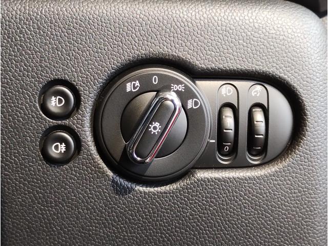 ＭＩＮＩ クーパーＤ　チリレッド　ホワイトルーフ　ペッパーＰＫＧ　デジタルメーター　ヘッドアップディスプレイ　アンビエントライト　ドライビングアシスト　ＨＤＤナビ　リヤビューカメラ　コンフォートアクセス　前後障害物センサー（27枚目）