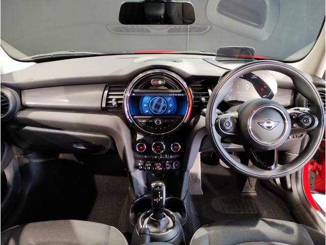 ＭＩＮＩ クーパーＤ　チリレッド　ホワイトルーフ　ペッパーＰＫＧ　デジタルメーター　ヘッドアップディスプレイ　アンビエントライト　ドライビングアシスト　ＨＤＤナビ　リヤビューカメラ　コンフォートアクセス　前後障害物センサー（31枚目）