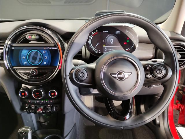 ＭＩＮＩ クーパーＤ　チリレッド　ホワイトルーフ　ペッパーＰＫＧ　デジタルメーター　ヘッドアップディスプレイ　アンビエントライト　ドライビングアシスト　ＨＤＤナビ　リヤビューカメラ　コンフォートアクセス　前後障害物センサー（32枚目）