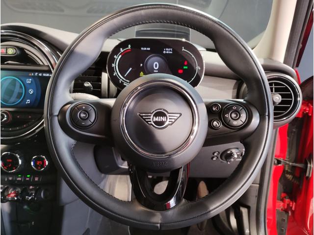 ＭＩＮＩ クーパーＤ　チリレッド　ホワイトルーフ　ペッパーＰＫＧ　デジタルメーター　ヘッドアップディスプレイ　アンビエントライト　ドライビングアシスト　ＨＤＤナビ　リヤビューカメラ　コンフォートアクセス　前後障害物センサー（34枚目）