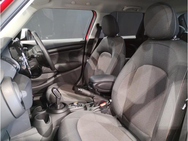 ＭＩＮＩ クーパーＤ　チリレッド　ホワイトルーフ　ペッパーＰＫＧ　デジタルメーター　ヘッドアップディスプレイ　アンビエントライト　ドライビングアシスト　ＨＤＤナビ　リヤビューカメラ　コンフォートアクセス　前後障害物センサー（48枚目）