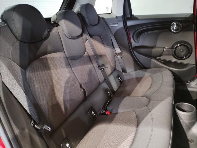 ＭＩＮＩ クーパーＤ　チリレッド　ホワイトルーフ　ペッパーＰＫＧ　デジタルメーター　ヘッドアップディスプレイ　アンビエントライト　ドライビングアシスト　ＨＤＤナビ　リヤビューカメラ　コンフォートアクセス　前後障害物センサー（49枚目）