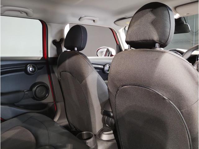 ＭＩＮＩ クーパーＤ　チリレッド　ホワイトルーフ　ペッパーＰＫＧ　デジタルメーター　ヘッドアップディスプレイ　アンビエントライト　ドライビングアシスト　ＨＤＤナビ　リヤビューカメラ　コンフォートアクセス　前後障害物センサー（50枚目）