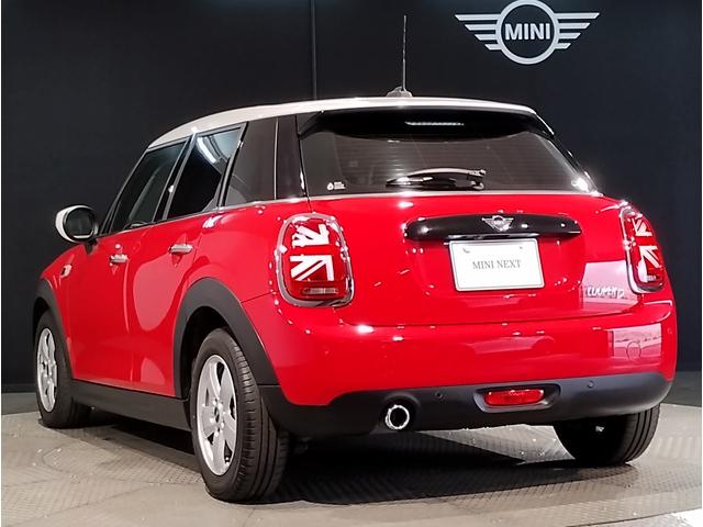 ＭＩＮＩ クーパーＤ　チリレッド　ホワイトルーフ　ペッパーＰＫＧ　デジタルメーター　ヘッドアップディスプレイ　アンビエントライト　ドライビングアシスト　ＨＤＤナビ　リヤビューカメラ　コンフォートアクセス　前後障害物センサー（69枚目）