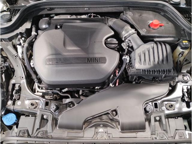 ＭＩＮＩ クーパーＳＤ　クラシック・トリム　ワンオーナー　純正１７インチアルミホイール　デジタルメーター　オートクルーズコントロール　バックカメラ　前後障害物センサー　衝突軽減ブレーキ／車線逸脱防止　オートエアコン　アンビエントライト（16枚目）