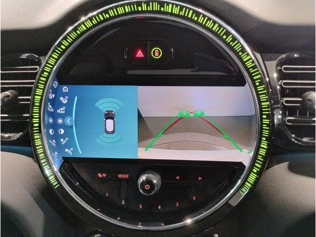 ＭＩＮＩ クーパーＳＤ　クラシック・トリム　ワンオーナー　純正１７インチアルミホイール　デジタルメーター　オートクルーズコントロール　バックカメラ　前後障害物センサー　衝突軽減ブレーキ／車線逸脱防止　オートエアコン　アンビエントライト（25枚目）
