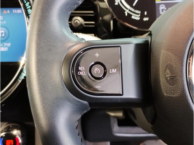 ＭＩＮＩ クーパーＳＤ　クラシック・トリム　ワンオーナー　純正１７インチアルミホイール　デジタルメーター　オートクルーズコントロール　バックカメラ　前後障害物センサー　衝突軽減ブレーキ／車線逸脱防止　オートエアコン　アンビエントライト（26枚目）