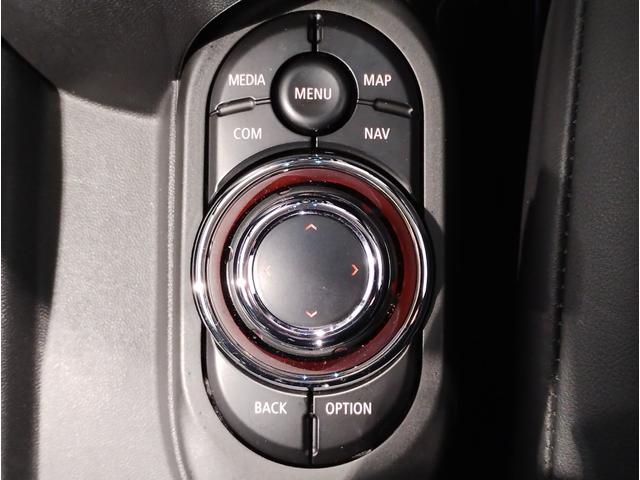 ＭＩＮＩ クーパーＳＤ　クラシック・トリム　ワンオーナー　純正１７インチアルミホイール　デジタルメーター　オートクルーズコントロール　バックカメラ　前後障害物センサー　衝突軽減ブレーキ／車線逸脱防止　オートエアコン　アンビエントライト（29枚目）