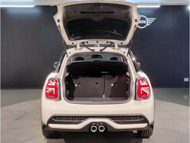 ＭＩＮＩ クーパーＳＤ　クラシック・トリム　ワンオーナー　純正１７インチアルミホイール　デジタルメーター　オートクルーズコントロール　バックカメラ　前後障害物センサー　衝突軽減ブレーキ／車線逸脱防止　オートエアコン　アンビエントライト（46枚目）