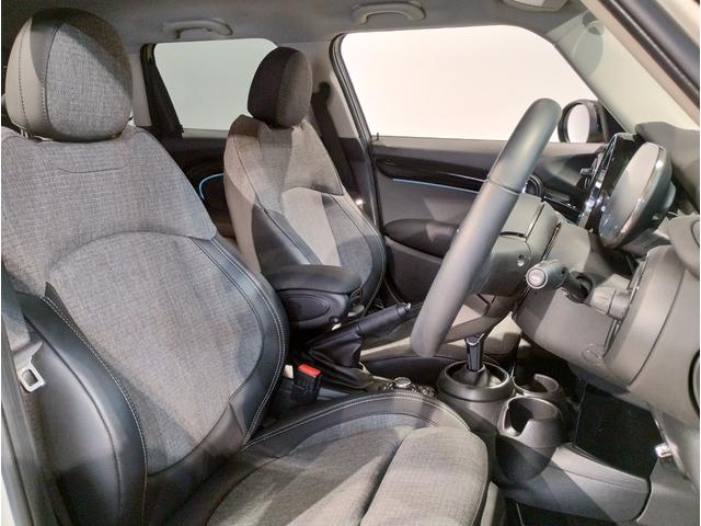 ＭＩＮＩ クーパーＳＤ　クラシック・トリム　ワンオーナー　純正１７インチアルミホイール　デジタルメーター　オートクルーズコントロール　バックカメラ　前後障害物センサー　衝突軽減ブレーキ／車線逸脱防止　オートエアコン　アンビエントライト（50枚目）