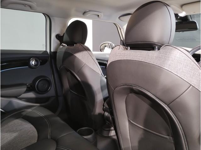 ＭＩＮＩ クーパーＳＤ　クラシック・トリム　ワンオーナー　純正１７インチアルミホイール　デジタルメーター　オートクルーズコントロール　バックカメラ　前後障害物センサー　衝突軽減ブレーキ／車線逸脱防止　オートエアコン　アンビエントライト（51枚目）