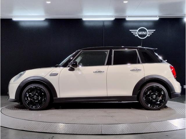 ＭＩＮＩ クーパーＳＤ　クラシック・トリム　ワンオーナー　純正１７インチアルミホイール　デジタルメーター　オートクルーズコントロール　バックカメラ　前後障害物センサー　衝突軽減ブレーキ／車線逸脱防止　オートエアコン　アンビエントライト（58枚目）