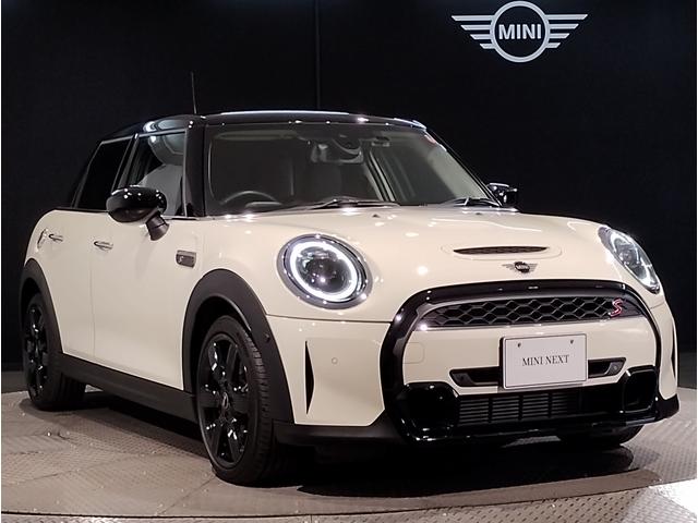 ＭＩＮＩ クーパーＳＤ　クラシック・トリム　ワンオーナー　純正１７インチアルミホイール　デジタルメーター　オートクルーズコントロール　バックカメラ　前後障害物センサー　衝突軽減ブレーキ／車線逸脱防止　オートエアコン　アンビエントライト（61枚目）