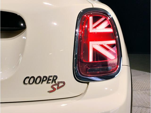 ＭＩＮＩ クーパーＳＤ　クラシック・トリム　ワンオーナー　純正１７インチアルミホイール　デジタルメーター　オートクルーズコントロール　バックカメラ　前後障害物センサー　衝突軽減ブレーキ／車線逸脱防止　オートエアコン　アンビエントライト（63枚目）