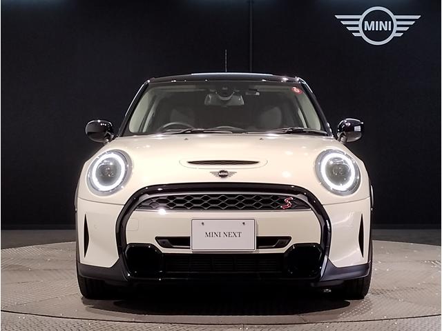 ＭＩＮＩ クーパーＳＤ　クラシック・トリム　ワンオーナー　純正１７インチアルミホイール　デジタルメーター　オートクルーズコントロール　バックカメラ　前後障害物センサー　衝突軽減ブレーキ／車線逸脱防止　オートエアコン　アンビエントライト（71枚目）