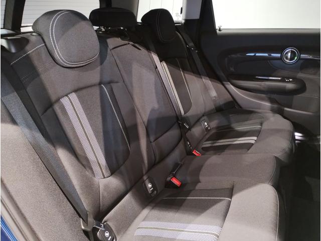 MINI クーパーS クラブマン クロスシート LEDヘッドライト バックカメラ ペッパーパッケージ 17インチアルミホイール クロームラインエクステリア HDDナビゲーション アクティブクルーズコントロール(13枚目)