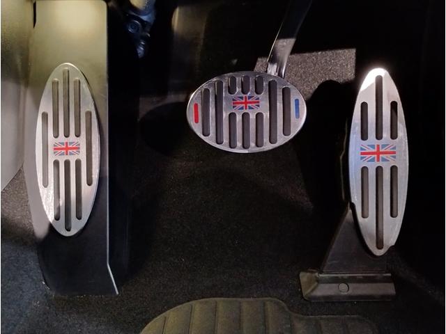 MINI クーパーS クラブマン クロスシート LEDヘッドライト バックカメラ ペッパーパッケージ 17インチアルミホイール クロームラインエクステリア HDDナビゲーション アクティブクルーズコントロール(20枚目)