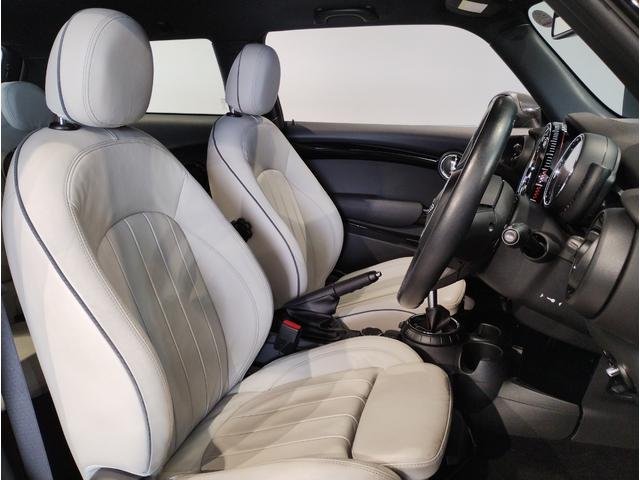 MINI ジョンクーパーワークス トラックスタイル HDDナビゲーション シートヒーター 6速ミッション レザーシート クルーズコントロール LEDヘッドライト サテライトグレーレザーシート ミラー型ETC プッシュスタート(12枚目)