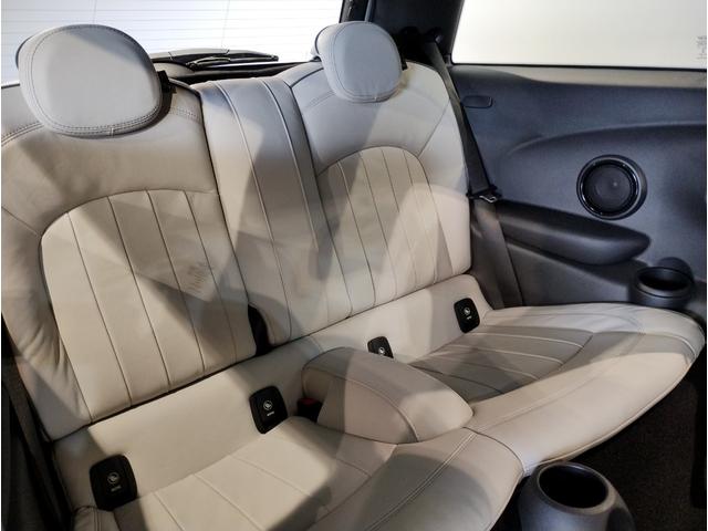 MINI ジョンクーパーワークス トラックスタイル HDDナビゲーション シートヒーター 6速ミッション レザーシート クルーズコントロール LEDヘッドライト サテライトグレーレザーシート ミラー型ETC プッシュスタート(13枚目)