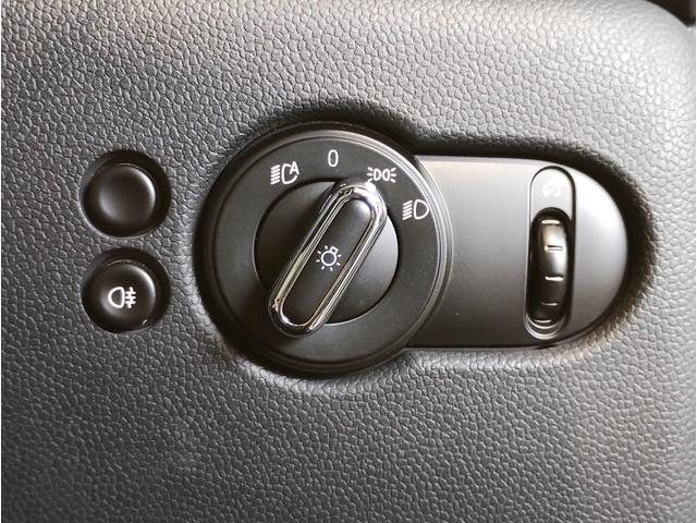 MINI ジョンクーパーワークス トラックスタイル HDDナビゲーション シートヒーター 6速ミッション レザーシート クルーズコントロール LEDヘッドライト サテライトグレーレザーシート ミラー型ETC プッシュスタート(28枚目)