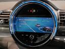 シフトレバー周辺に搭載されたiDrive(ナビのコントローラー)はドライバーの運転姿勢を崩さず、直感的に操作が可能で御座います