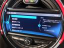シフトレバー周辺に搭載されたiDrive(ナビのコントローラー)はドライバーの運転姿勢を崩さず、直感的に操作が可能で御座います