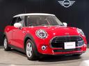 ＭＩＮＩ クーパーＤ　チリレッド　ホワイトルーフ　ペッパーＰＫＧ　デジタルメーター　ヘッドアップディスプレイ　アンビエントライト　ドライビングアシスト　ＨＤＤナビ　リヤビューカメラ　コンフォートアクセス　前後障害物センサー（6枚目）