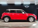 ＭＩＮＩ クーパーＤ　チリレッド　ホワイトルーフ　ペッパーＰＫＧ　デジタルメーター　ヘッドアップディスプレイ　アンビエントライト　ドライビングアシスト　ＨＤＤナビ　リヤビューカメラ　コンフォートアクセス　前後障害物センサー（7枚目）