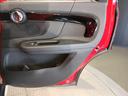 MINIのドアを閉めた時の重厚感は所有者様の満足度を高めてくれます。