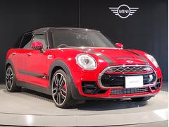 ＭＩＮＩのフロントグリルのデザインはイギリスで生まれた当初から、シルバーのサイドバーが折り重なった伝統的なデザインで御座います。その伝統はＢＭＷのお車になってからでも少しずつ形を変えて守られております 6