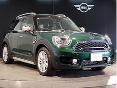 ＭＩＮＩのフロントグリルのデザインはイギリスで生まれた当初から、シルバーのサイドバーが折り重なった伝統的なデザインで御座います。その伝統はＢＭＷのお車になってからでも少しずつ形を変えて守られております 6