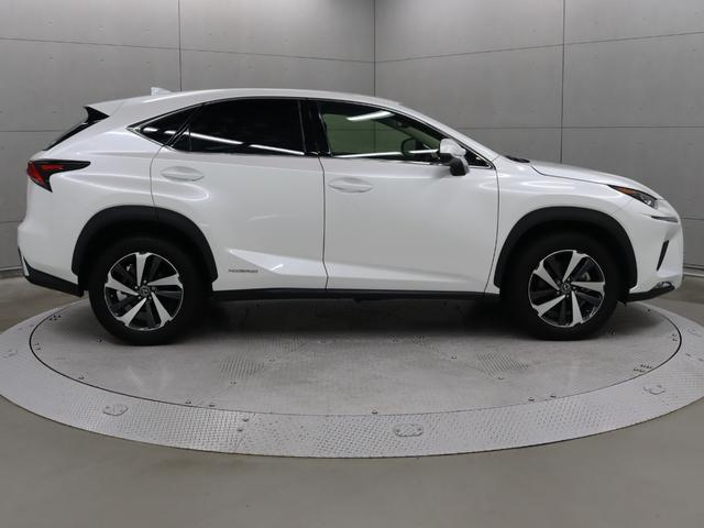 ＮＸ ＮＸ３００ｈ　バージョンＬ　セミアリニン本革シート　パーキングサポートブレーキ　前後シートヒーター　リア電動リクライニングシート　フロントシートベンチレーション（4枚目）