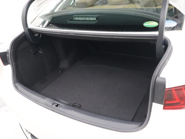 ゆとりと実用性を追求したラゲージルームは、後席６：４分割可倒式シートを採用することにより、様々な空間アレンジが可能となっています。