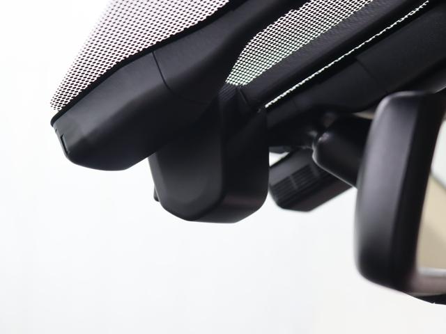 交通事故処理の迅速化等、運転中の「万が一」を記録してくれ、もしもの時も心強いドライブレコーダーを装備しています。