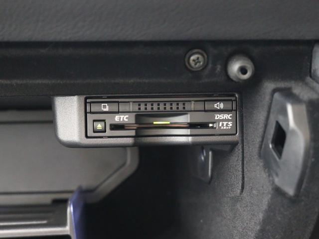 ＥＴＣ機能に加え、広域の道路交通情報や安全運転支援情報を受信する、ＩＴＳスポット対応ＤＳＲＣユニットを装備しています。