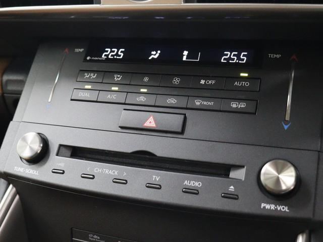 左右独立温度コントロールフルオートエアコン！運転席、助手席それぞれ独立して温度設定が可能です。ナノイーも搭載され、室内空間は快適です