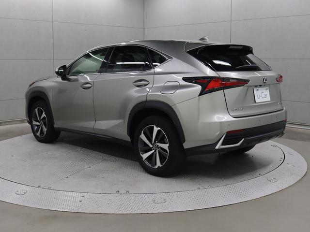 ＮＸ ＮＸ３００ｈ　バージョンＬ　パノラマルーフ　セミアリニン本革シート　前後シートヒーター　１０．３型ワイドナビ　パノラミックビューモニター　リア電動シート（2枚目）