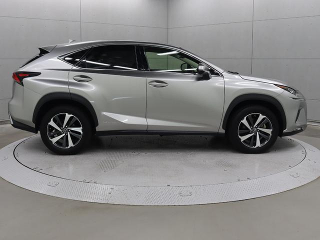 ＮＸ ＮＸ３００ｈ　バージョンＬ　パノラマルーフ　セミアリニン本革シート　前後シートヒーター　１０．３型ワイドナビ　パノラミックビューモニター　リア電動シート（4枚目）