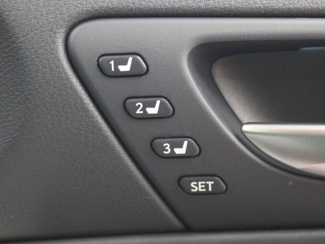 ＩＳ ＩＳ３００　ＦスポーツモードブラックＳ　ムーンルーフ　パノラミックビューモニター　モードブラック専用内装　マットブラックアルミホイール　オプションカラーラディアントレッド（14枚目）