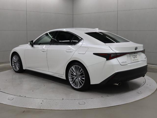 ＩＳ ＩＳ３００ｈ　バージョンＬ　セミアニリン本革　リアスモークフィルム　パノラミックビューモニター　シートヒーター　ステアリングヒーター　ブラインドスポットモニター（2枚目）